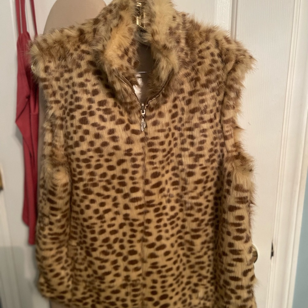 Vintage faux fur leopard vest.Size L/XL